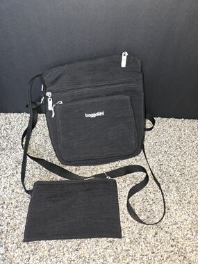 Baggallini Black Crossbody Purse With Rf Blocking Change Purse